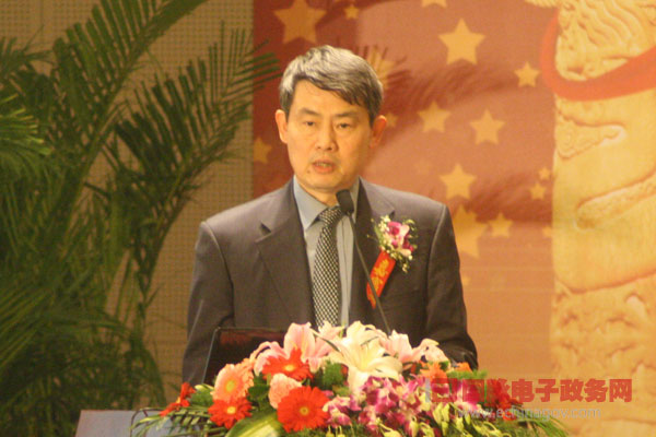 汪向東為2012中國智慧政府發(fā)展年會做總結發(fā)言