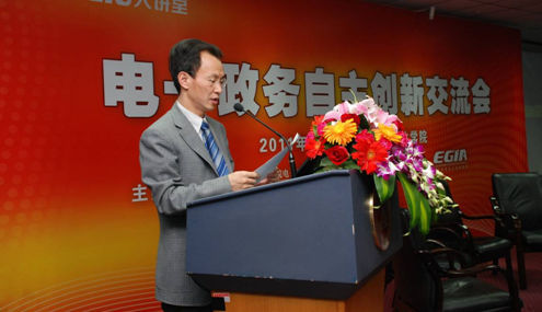 電子政務(wù)自主創(chuàng)新聯(lián)盟代表、太極計(jì)算機(jī)股份有限公司李建明董事長出席交流會(huì)并致辭