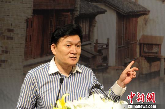 王旭明視微博為新聞發(fā)言臺(tái)趣談官員說話之道