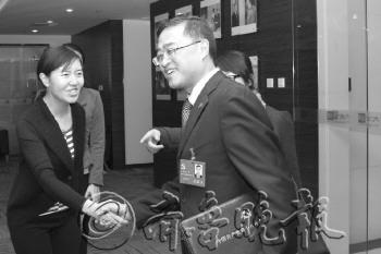 罵人副省長陳鳴明另一面:排隊捐款微博上愛管雜事