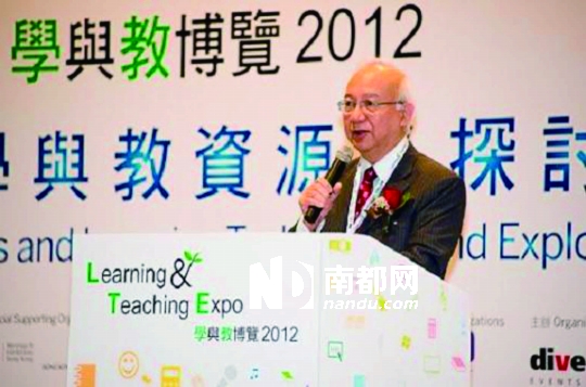 <p>    政府資訊科技總監(jiān)賴錫璋在2012香港學(xué)與教博覽談?wù)W(wǎng)絡(luò)對教育的支持。</p>