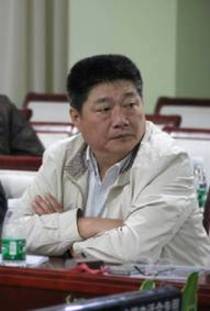 王飛：政府不應(yīng)躲避媒體，謠言止于真相