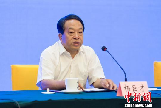 圖為呂梁市人民政府副市長(zhǎng)楊巨才發(fā)言?！●T帥 攝