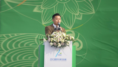 主持人趙艷章：奔跑的青春“無(wú)可替代”