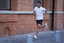 跑馬拉松需要準(zhǔn)備什么裝備，國(guó)產(chǎn)跑鞋品牌多威助你沖刺更好成績(jī)