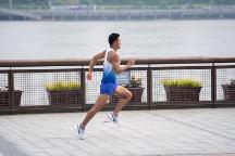 國產(chǎn)運動鞋什么牌子質(zhì)量好？來看看大神都在穿的多威跑鞋