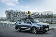 與全新一代瑞虎7 PLUS結(jié)伴同行，可滿足你對(duì)盛夏出游的美好想象