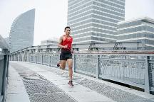 怎么跑步不傷膝蓋？一款專業(yè)、優(yōu)質的跑鞋能發(fā)揮什么作用？