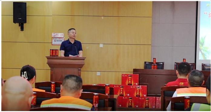 加多寶全國“百萬罐送清涼”長沙站愛心捐贈活動在開福區(qū)環(huán)衛(wèi)中心舉行
