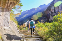 準(zhǔn)備一雙兒童運(yùn)動(dòng)鞋，讓孩子勇敢探索